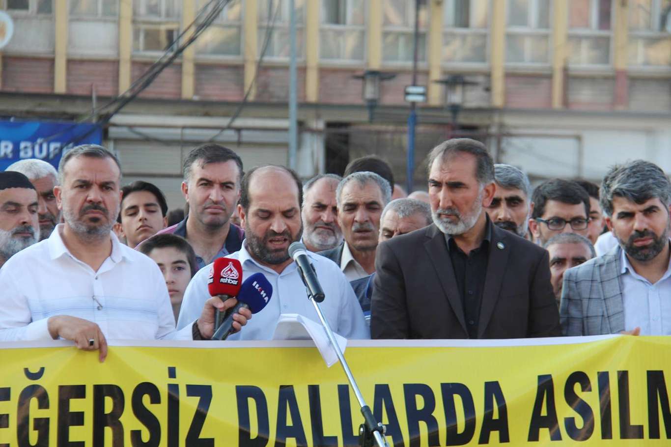 Mustazaflar Cemiyeti: Ders kitaplarında Şeyh Said'e yönelik haksız ithamlar son bulsun! Mustazaflar Cemiyeti: Ders kitaplarında Şeyh Said'e yönelik haksız ithamlar son bulsun!